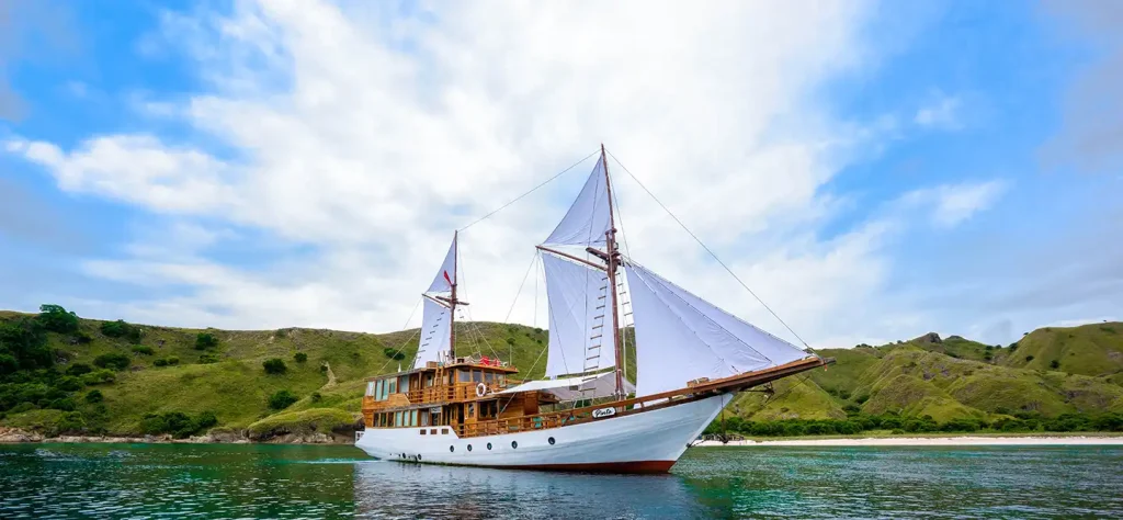 7-Day Private Phinisi Yacht Itinerary Komodo National Park Raja Ampat