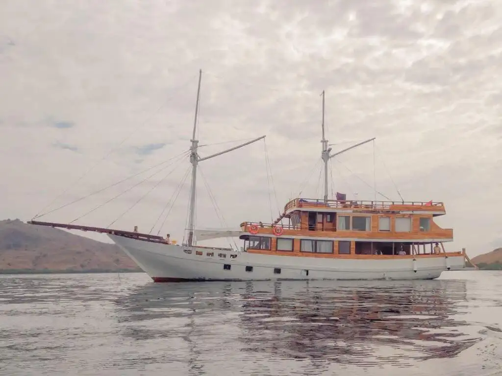 How Much Does A Standard Phinisi Vs Luxury Yacht Charter Cost In Komodo